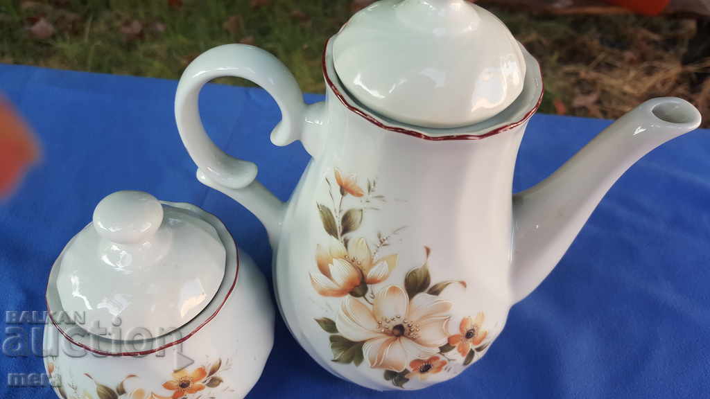Porcelain jug and sugar bowl - "Kitka" Novi Pazar with price 32.00 BGN | € 16.36 Porcelain jug and sugar bowl - "Kitka" Novi Pazar with price 32.00 BGN | € 16.36