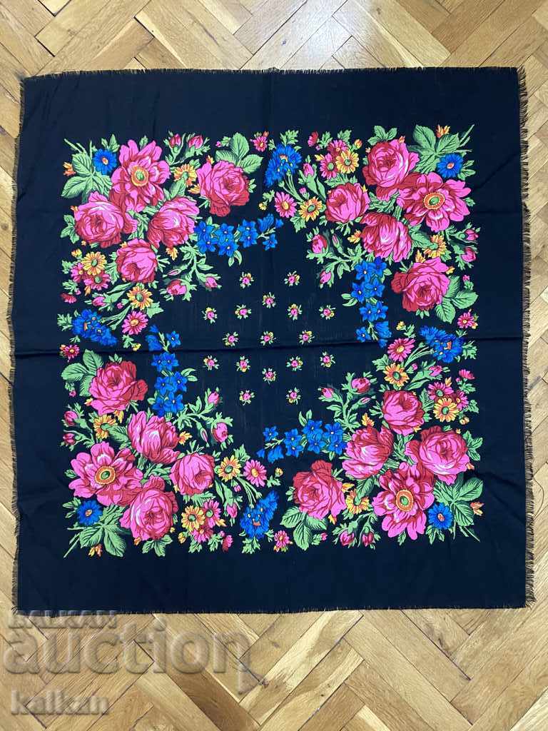 Eșarfă cu motive florale cu preț 15.00 BGN | € 7.67