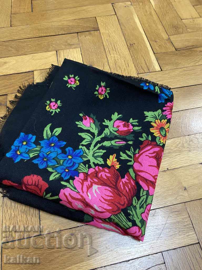 Scarf with floral motifs