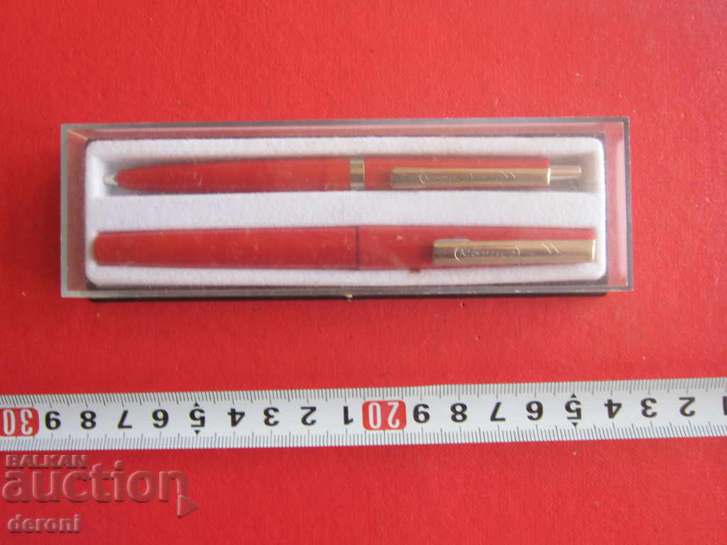 Pen stilou Romus într-o cutie bancară