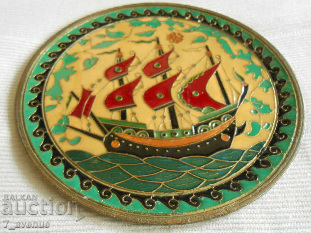 Auction Decorative plate with enamel, quality and original 18 cm Auction Decorative plate with enamel, quality and original 18 cm