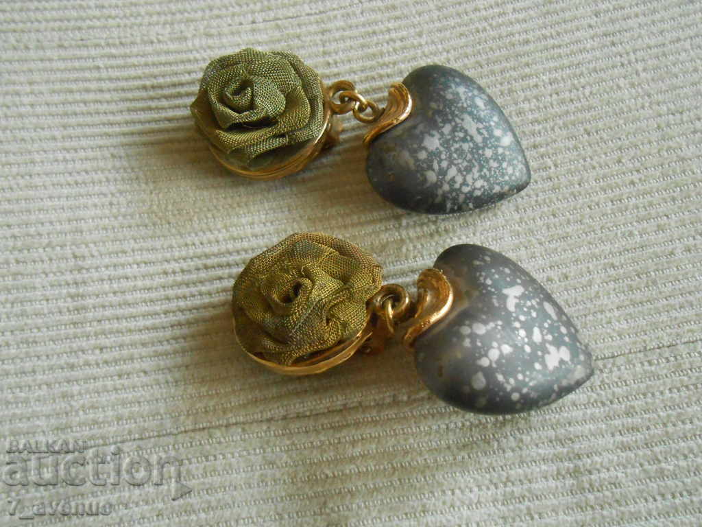 Cercei, anii 60, anii 70, foarte interesant VINTAGE 10.08.2021 cu preț 39.00 BGN | € 19.94 Cercei, anii 60, anii 70, foarte interesant VINTAGE 10.08.2021 cu preț 39.00 BGN | € 19.94