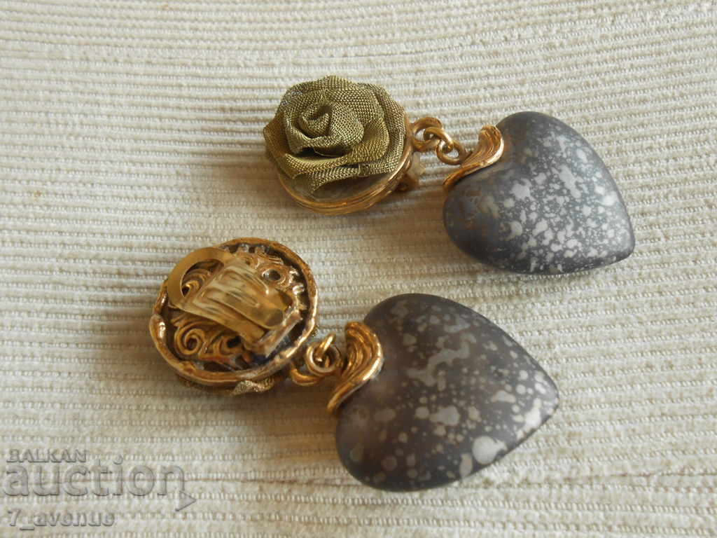 Licitație Cercei, anii 60, anii 70, foarte interesant VINTAGE 10.08.2021 Licitație Cercei, anii 60, anii 70, foarte interesant VINTAGE 10.08.2021