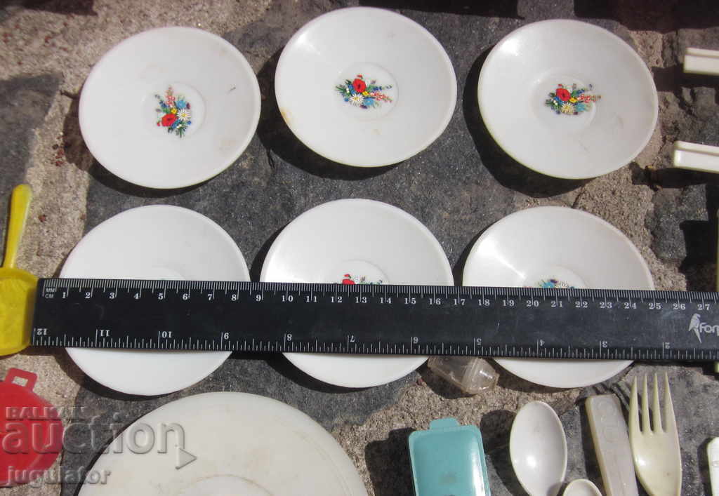 παλιό βουλγαρικό παιχνίδι για κούκλα, καντίνα κούκλας σε κουτί - 5