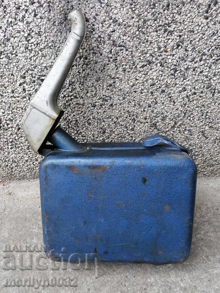 Delivery of German tube 5 liters of German fuel strong