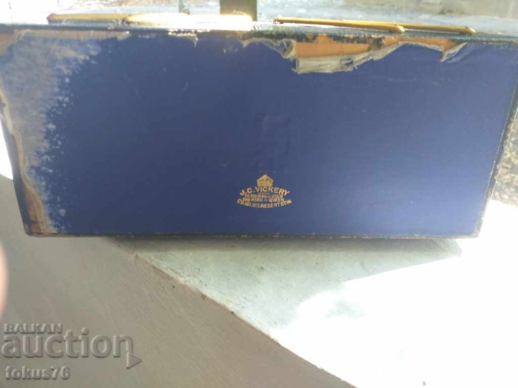 Unique find Very old aristocratic English box with price 390.00 BGN | € 199.40 Unique find Very old aristocratic English box with price 390.00 BGN | € 199.40