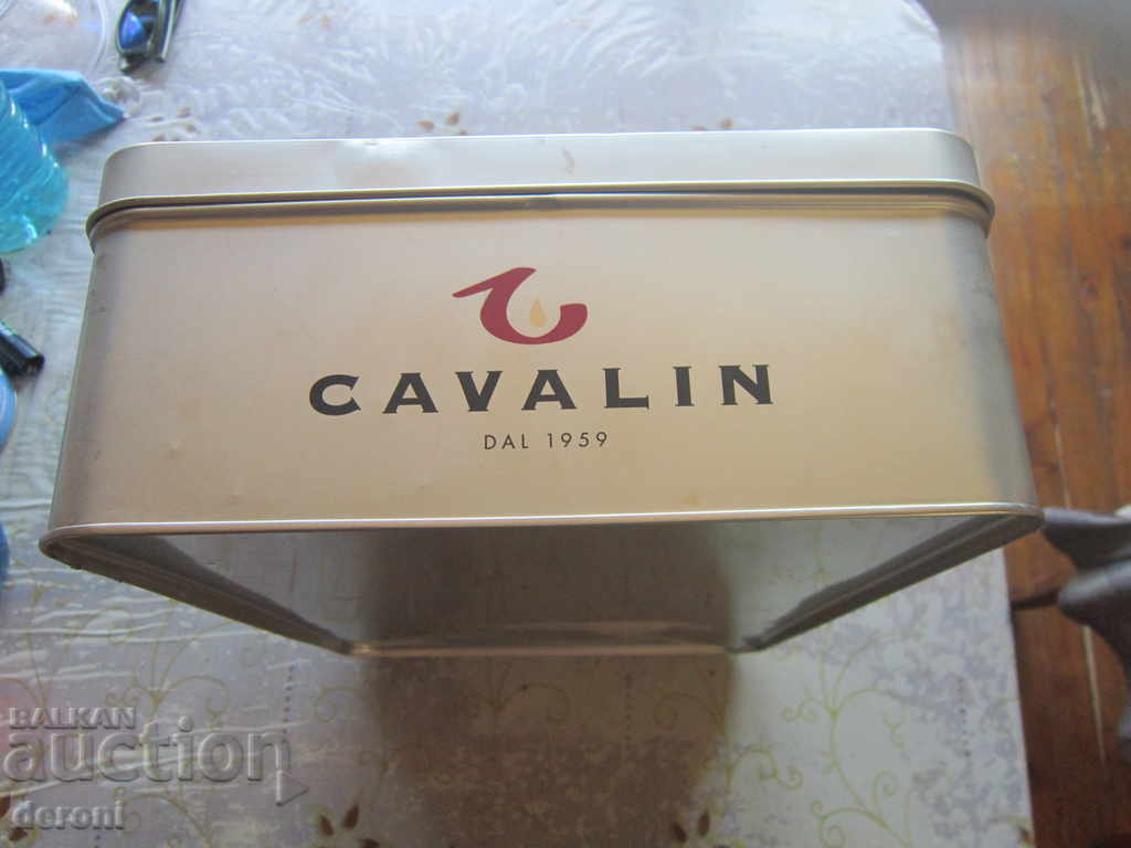 Delivery of Huge tin box Cavalin Delivery of Huge tin box Cavalin