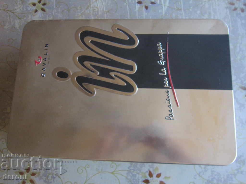 Huge tin box Cavalin - 5 Huge tin box Cavalin - 5