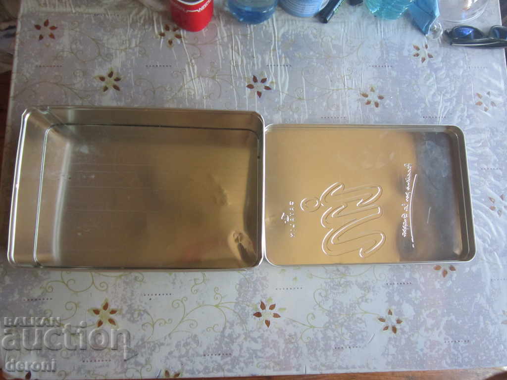 Huge tin box Cavalin - 6 Huge tin box Cavalin - 6