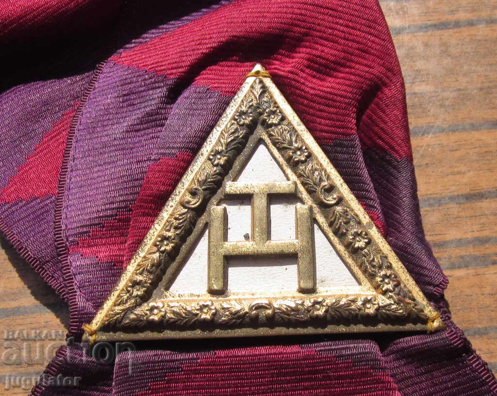 παλιό σήμα μετάλλου μασονικού τάγματος με κασκόλ με τιμή 130.00 BGN | € 66.47