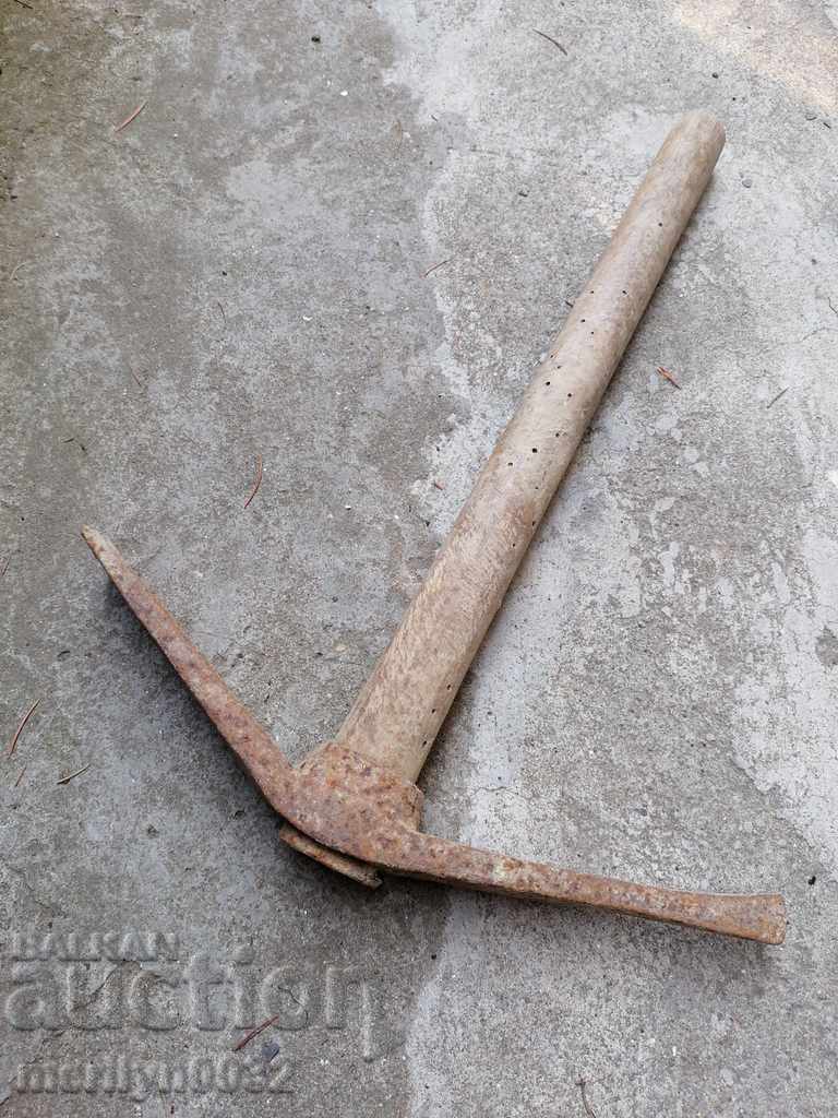 Delivery of Old pickaxe tool Delivery of Old pickaxe tool