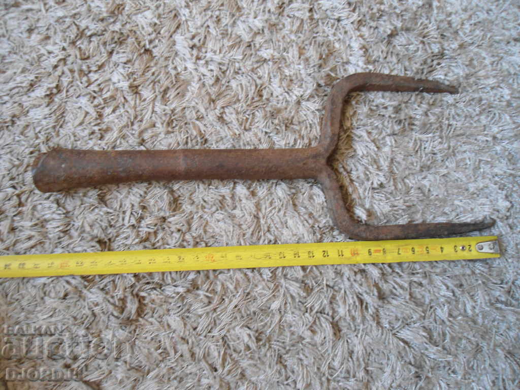 Auction An old anvil Auction An old anvil