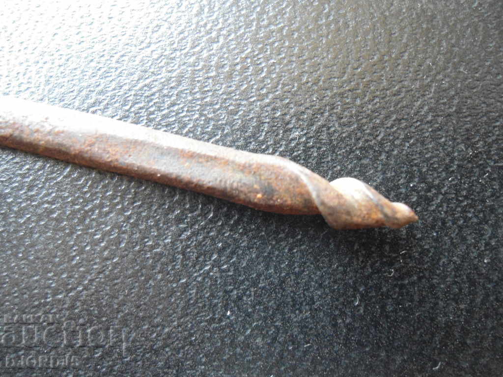 burghiu Vechi cu preț 2.00 BGN | € 1.02