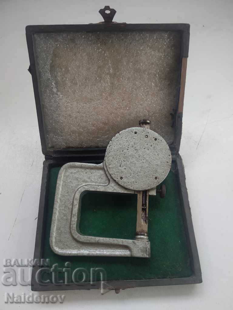 Auction  Old micrometer Measuring device