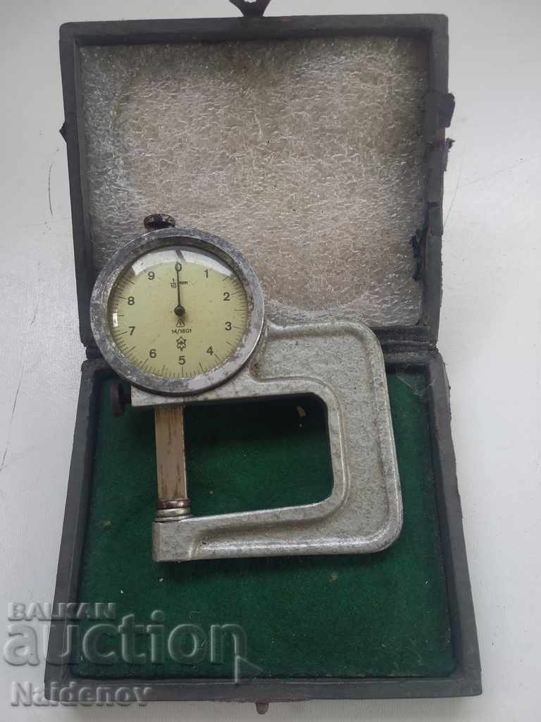Old micrometer Measuring device