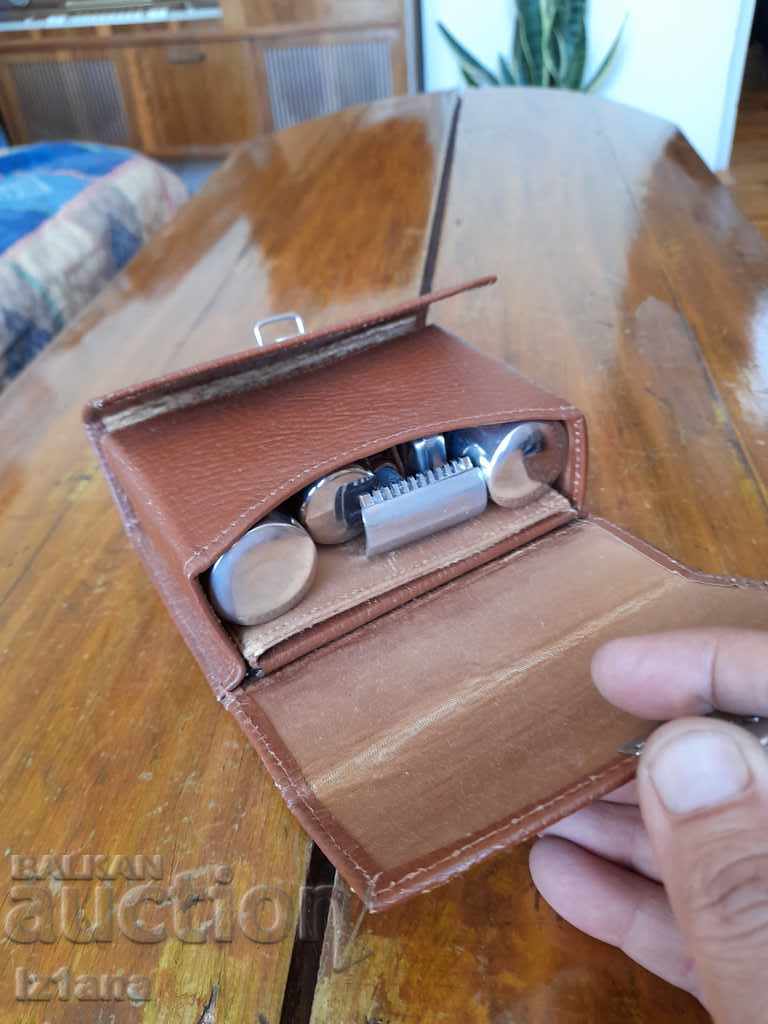 Old men's shaving kit with price 35.00 BGN | € 17.90 Old men's shaving kit with price 35.00 BGN | € 17.90