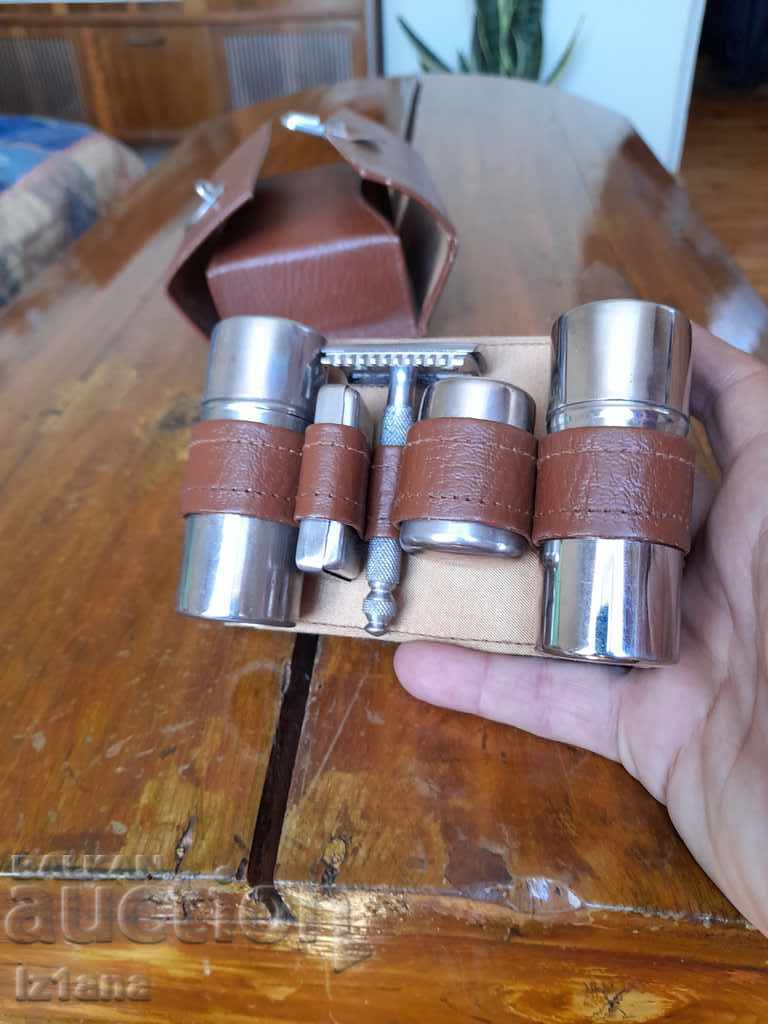 Auction Old men's shaving kit Auction Old men's shaving kit