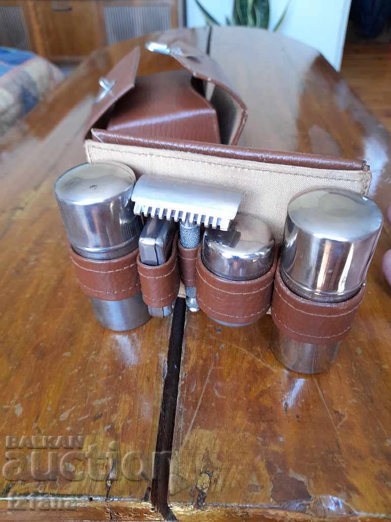 Delivery of Old men's shaving kit Delivery of Old men's shaving kit