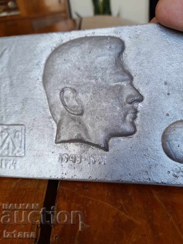 Auction Old aluminum casting Georgi Asparuhov Gundi Auction Old aluminum casting Georgi Asparuhov Gundi