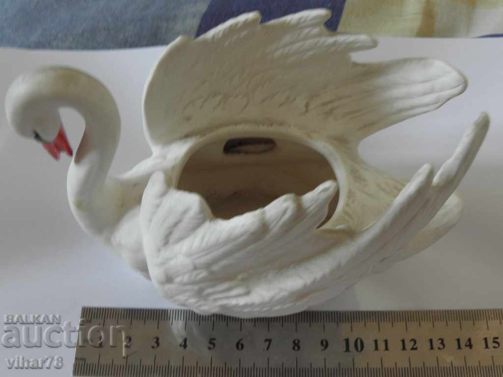 Auction Goebel Swan porcelain figurine. Auction Goebel Swan porcelain figurine.