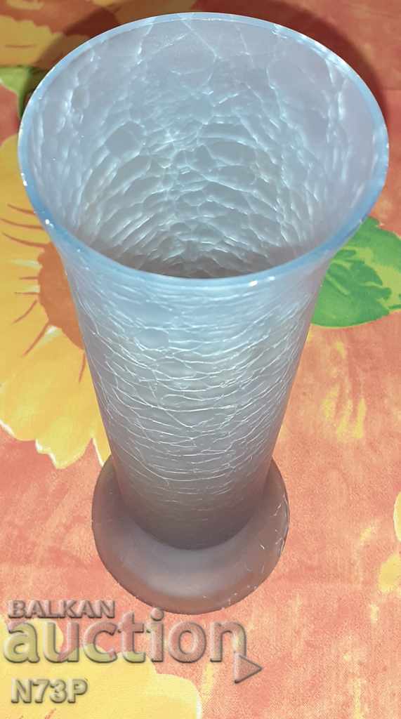 Licitație VAZĂ. STICLĂ ALBASTRĂ CLARĂ CRĂPITĂ. Licitație VAZĂ. STICLĂ ALBASTRĂ CLARĂ CRĂPITĂ.