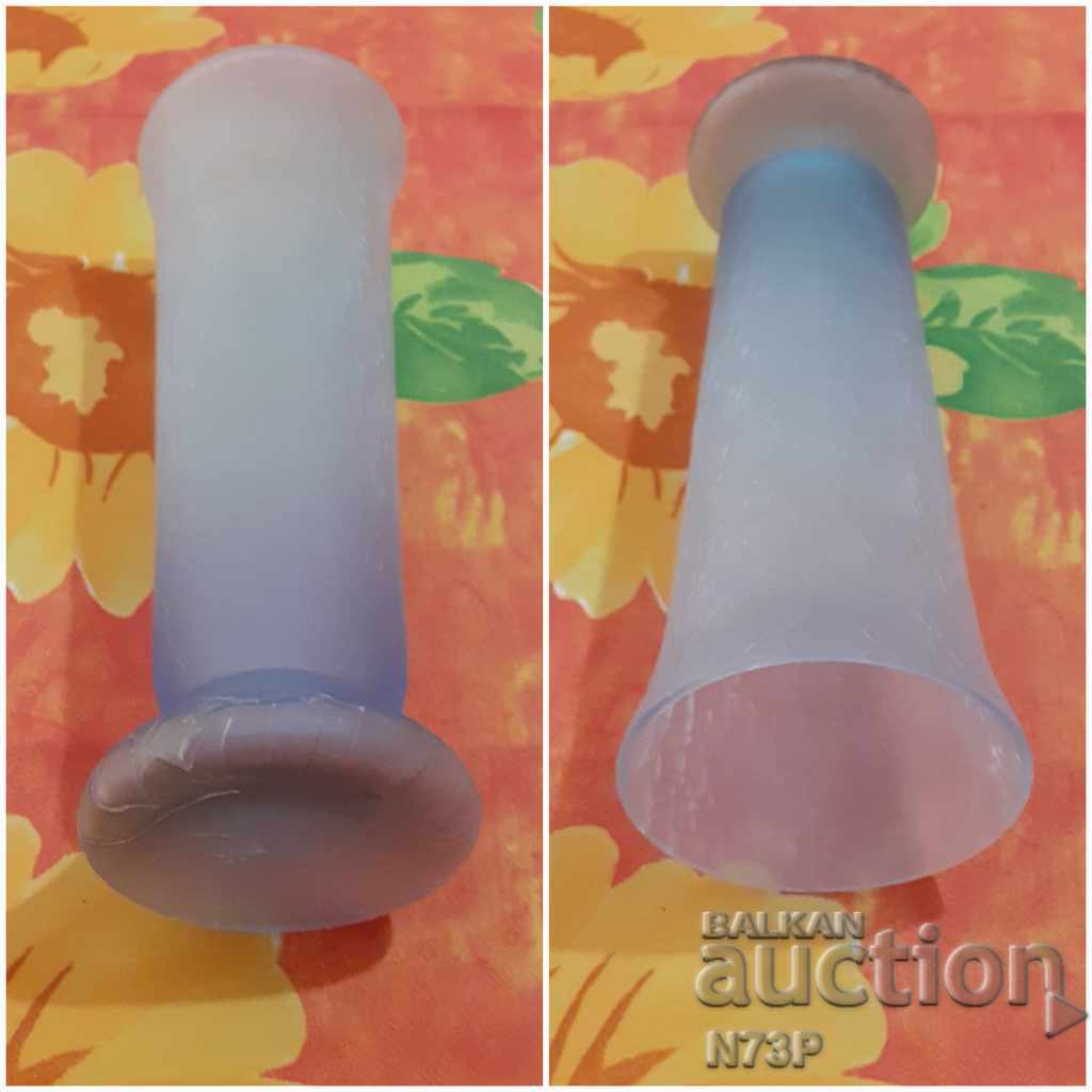 VAZĂ. STICLĂ ALBASTRĂ CLARĂ CRĂPITĂ. - 7 VAZĂ. STICLĂ ALBASTRĂ CLARĂ CRĂPITĂ. - 7