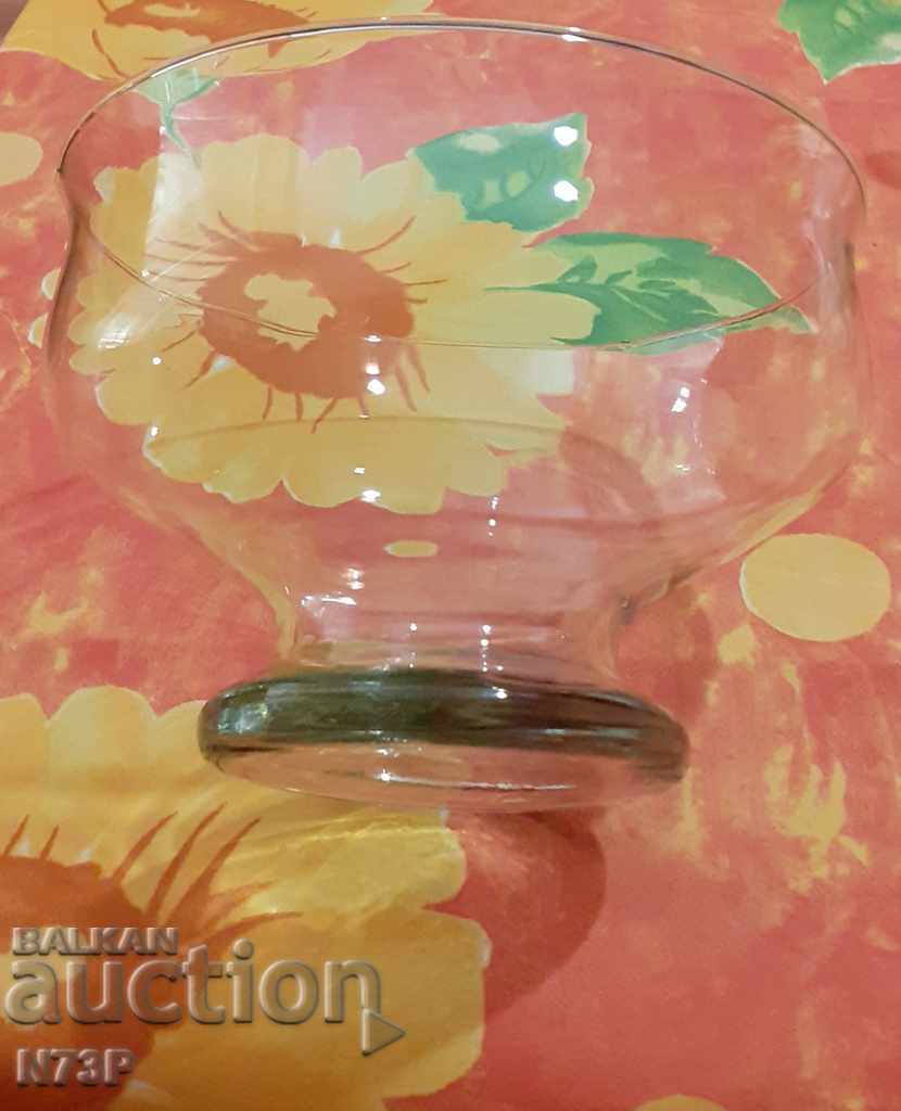 Auction BEAUTIFUL VASE. THIN GLASS. Auction BEAUTIFUL VASE. THIN GLASS.