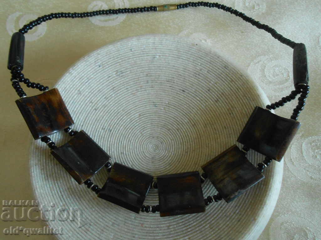 Κολιέ από οστά, πολύ πριν από το 1989. - 5 Κολιέ από οστά, πολύ πριν από το 1989. - 5