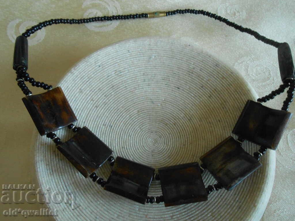 Κολιέ από οστά, πολύ πριν από το 1989. - 6 Κολιέ από οστά, πολύ πριν από το 1989. - 6