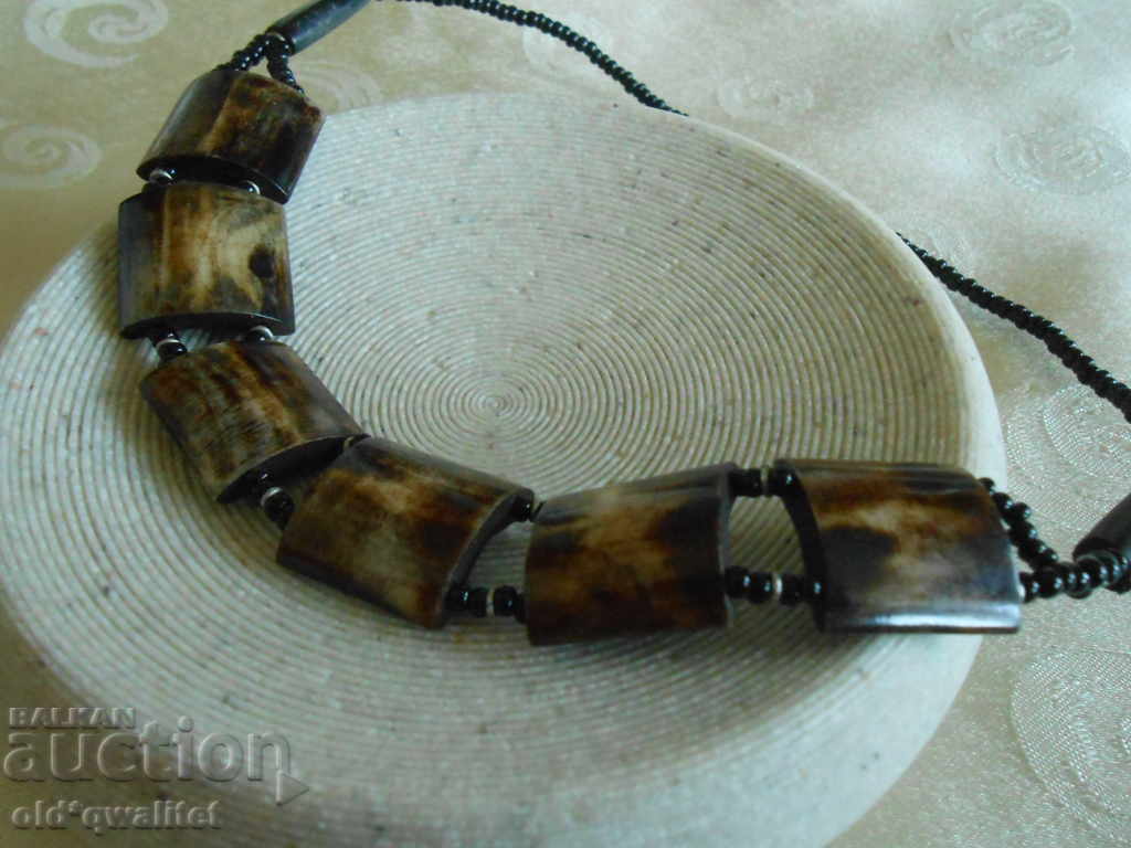 Κολιέ από οστά, πολύ πριν από το 1989. - 7 Κολιέ από οστά, πολύ πριν από το 1989. - 7