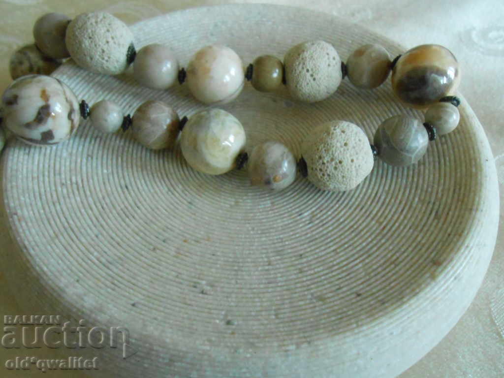 Auction  Magnificent NECKLACE / NECKLACE, est. stones, STYLE and ELEGANCE