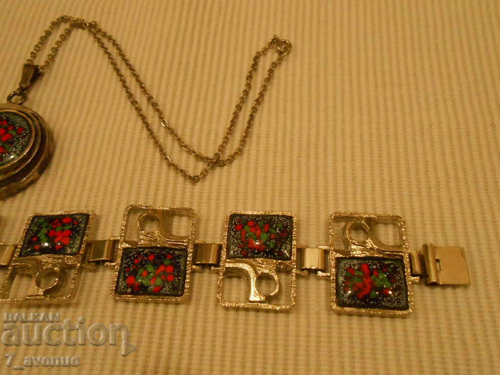 ΒΡΑΧΙΟΛΙ Χειροποίητο κολιέ από σμάλτο, VINTAGE 15/08/2021 με τιμή 180.00 BGN | € 92.03 ΒΡΑΧΙΟΛΙ Χειροποίητο κολιέ από σμάλτο, VINTAGE 15/08/2021 με τιμή 180.00 BGN | € 92.03