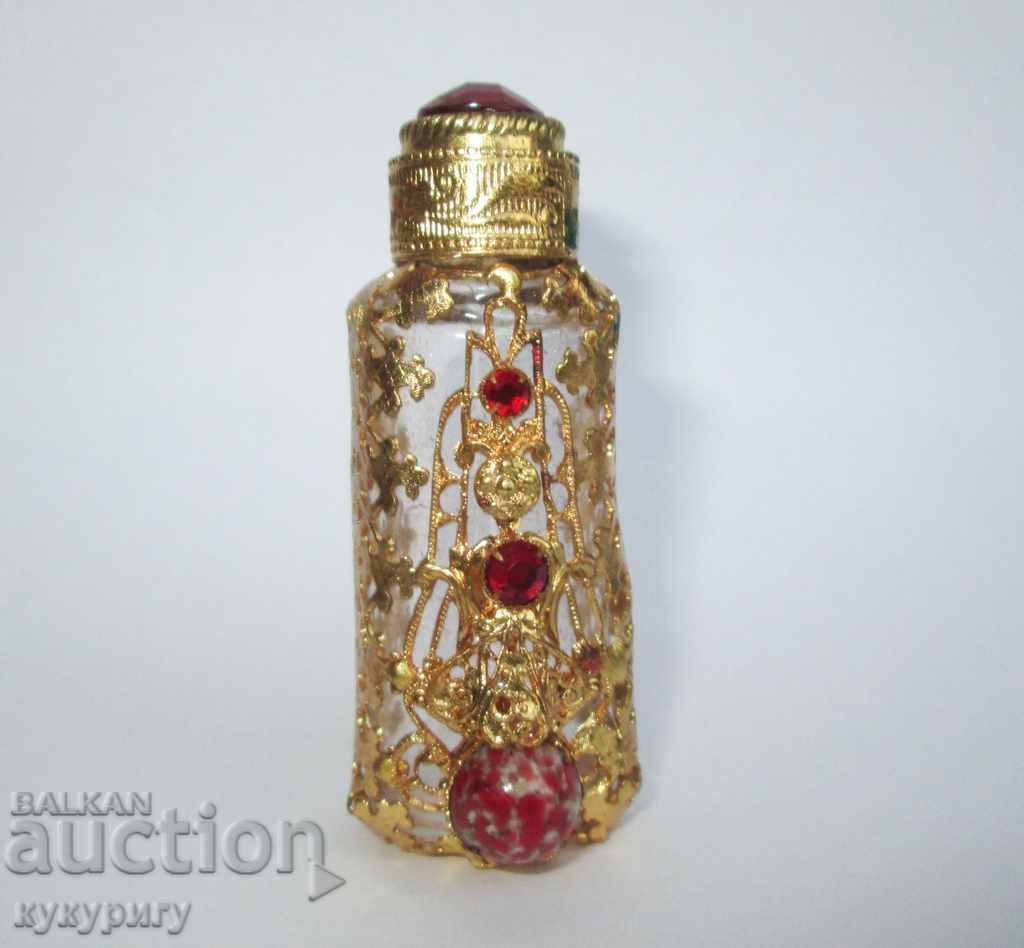 Sticlă veche de parfum antic, cu ornamente și aurire