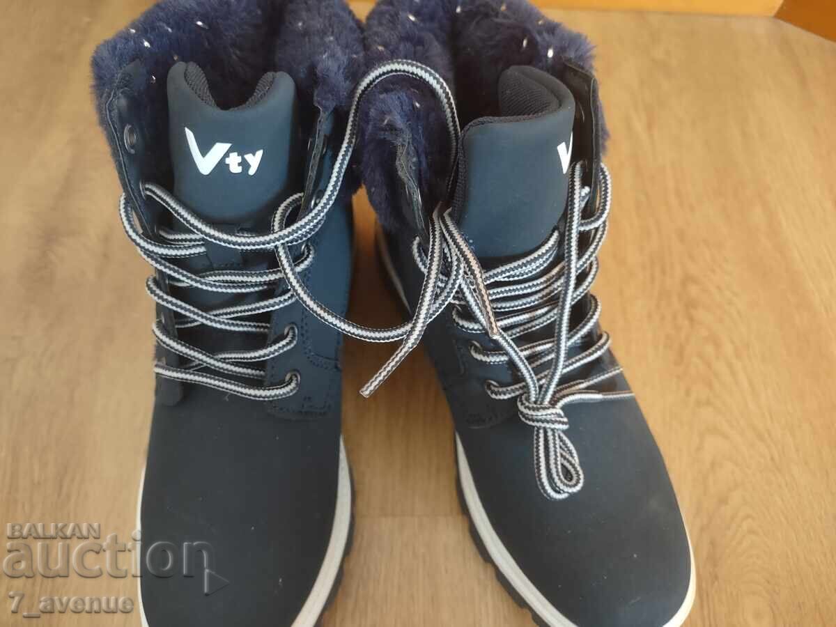 Cizme dama superbe, bleumarin, 7.04.25 cu preț 69.00 BGN | € 35.28 Cizme dama superbe, bleumarin, 7.04.25 cu preț 69.00 BGN | € 35.28