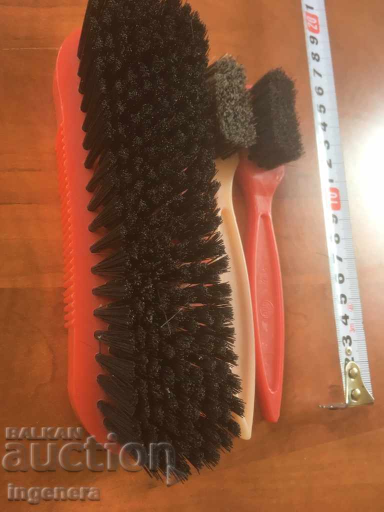 BRUSHES FOR OILING AND SHIELDING FOOTWEAR RETRO NEW BULGARIA with price 5.00 BGN | € 2.56 BRUSHES FOR OILING AND SHIELDING FOOTWEAR RETRO NEW BULGARIA with price 5.00 BGN | € 2.56