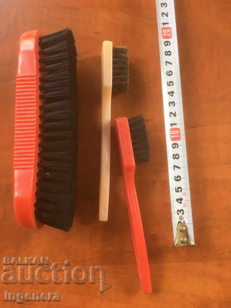 Auction BRUSHES FOR OILING AND SHIELDING FOOTWEAR RETRO NEW BULGARIA Auction BRUSHES FOR OILING AND SHIELDING FOOTWEAR RETRO NEW BULGARIA