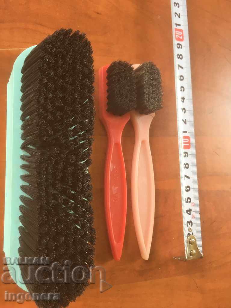 PERII PENTRU UNGERE ȘI LUSTRUIRE A ÎNCĂLȚĂMINTEI RETRO NOI BULGARIA cu preț € 2.70 | 5.28 BGN