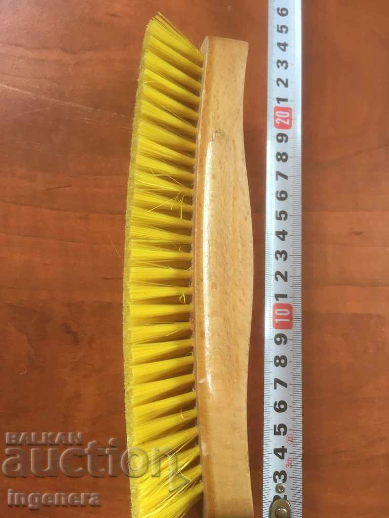 Licitație NOI PERIE DE ÎMBRĂCĂMINTE RETRO Licitație NOI PERIE DE ÎMBRĂCĂMINTE RETRO