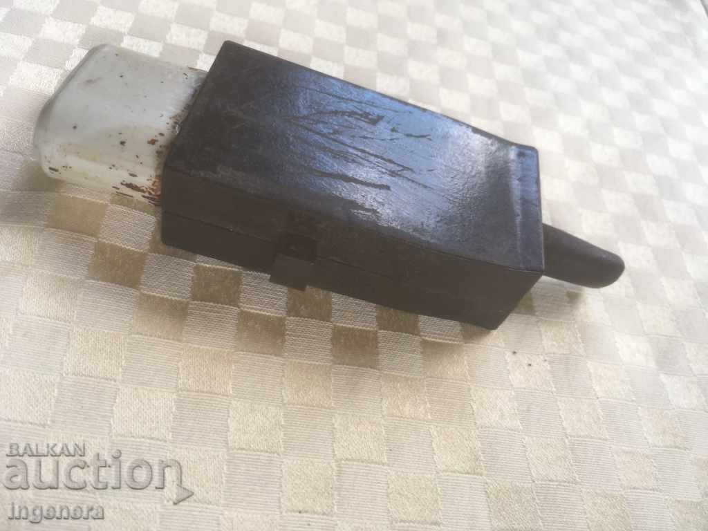 ȘTECHER CU ÎNTRERUPĂTOR BACHELITĂ RETRO cu preț € 3.00 | 5.87 BGN