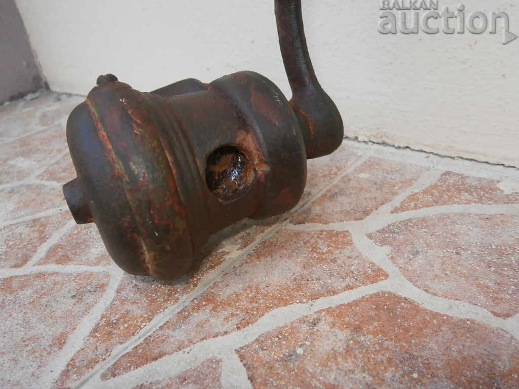 Delivery of antique cast iron mill mill Delivery of antique cast iron mill mill