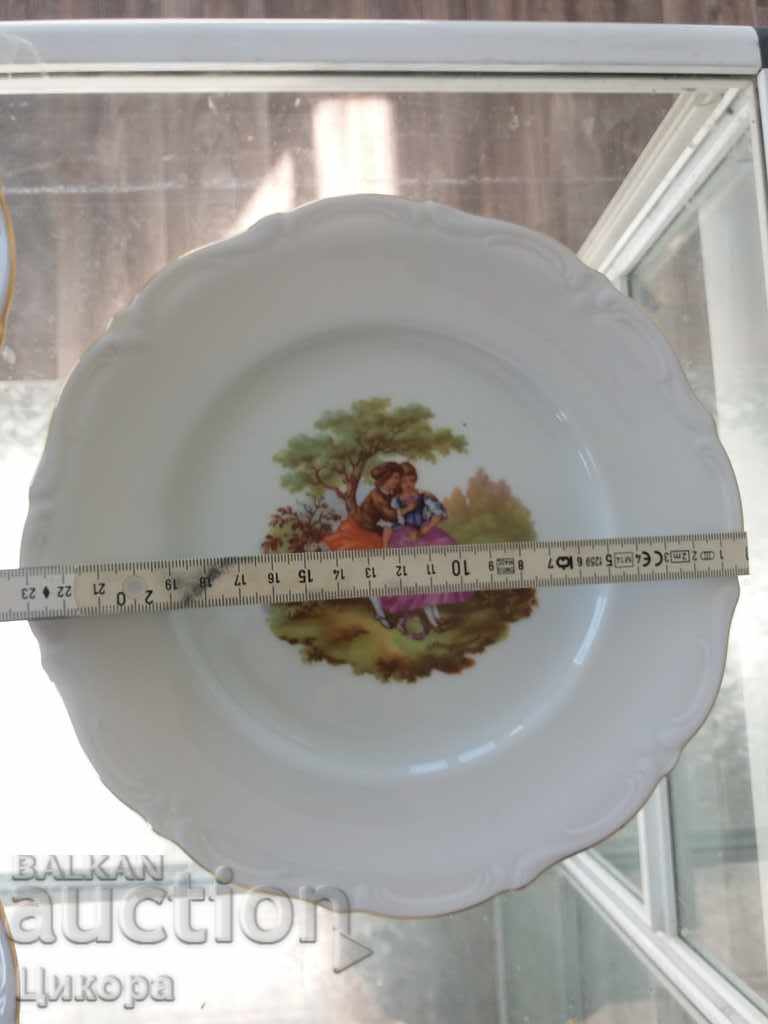 Auction PORCELAIN SERVICE PORCELAIN PLATES-7pcs. Auction PORCELAIN SERVICE PORCELAIN PLATES-7pcs.