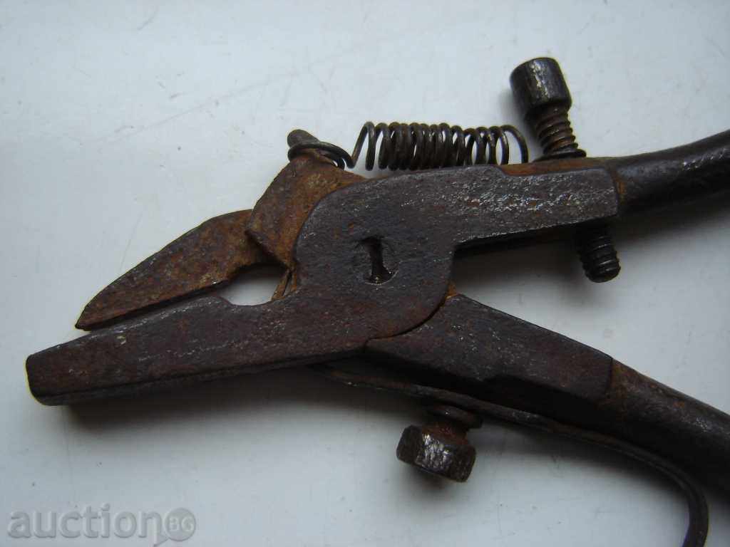 INSTRUMENT VECHI INTERESANT cu preț € 7.00 | 13.69 BGN INSTRUMENT VECHI INTERESANT cu preț € 7.00 | 13.69 BGN