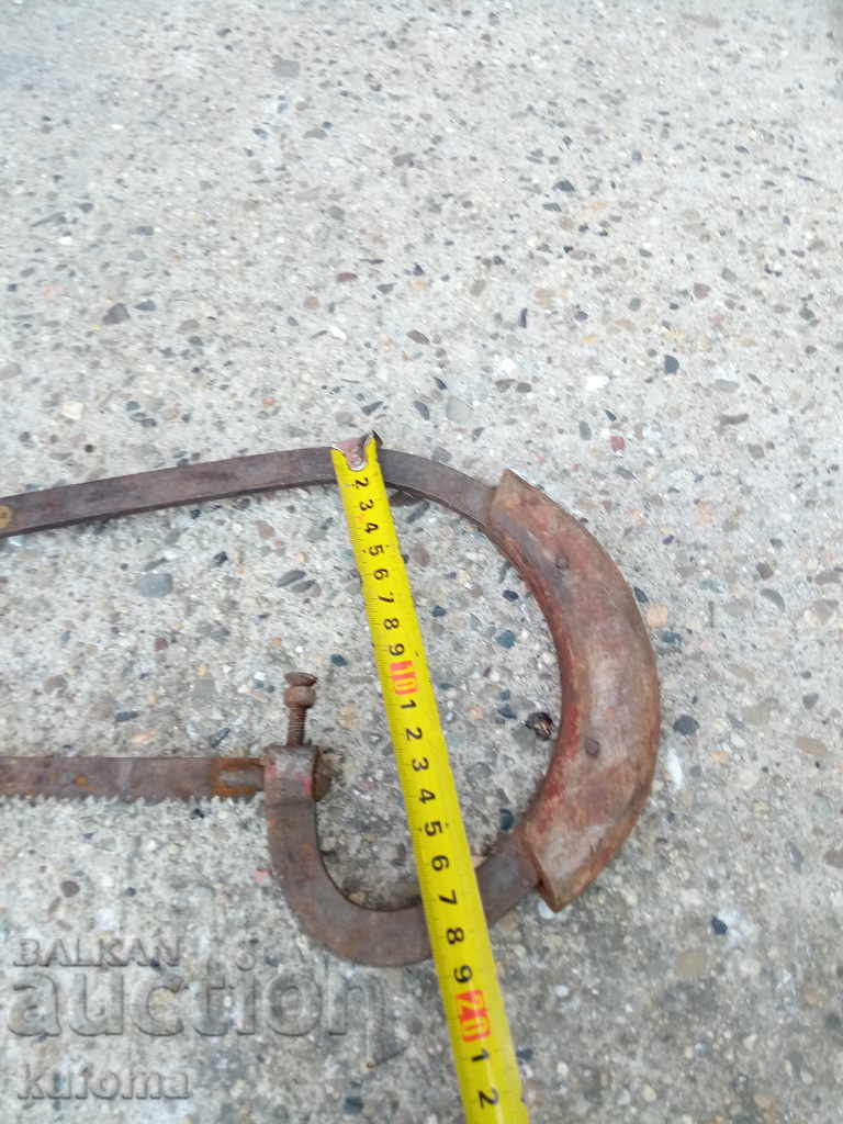 Delivery of Old hand saw