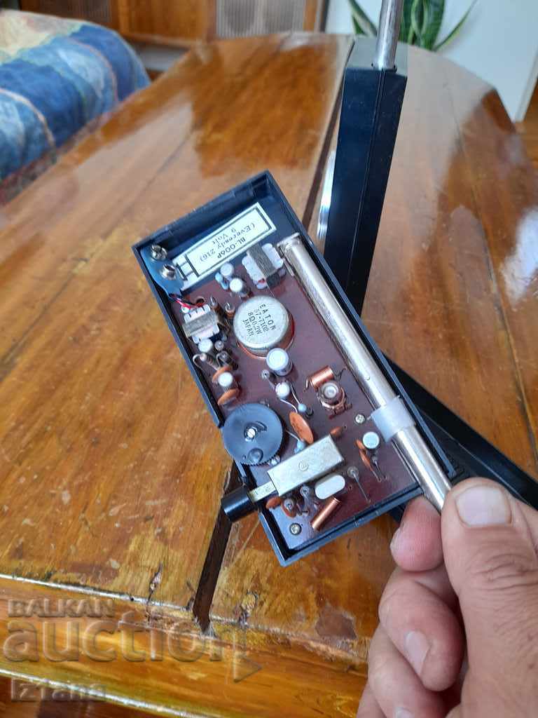 Old Walkie Talkie Royal - 6 Old Walkie Talkie Royal - 6