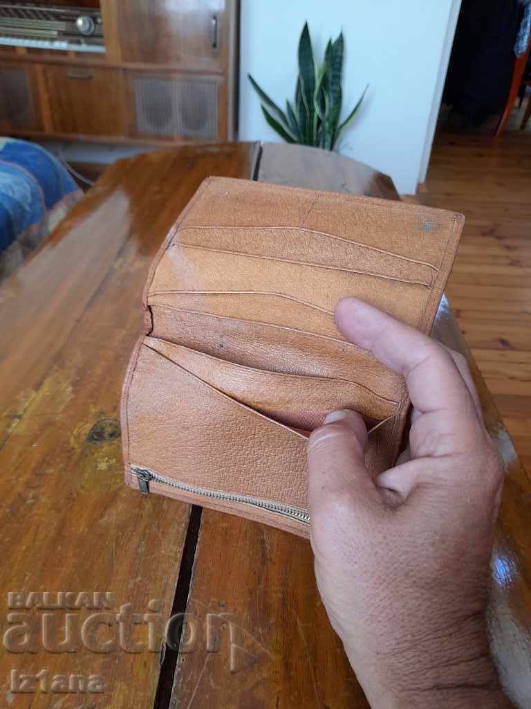 Livrarea Portofel din piele vechi, portofel