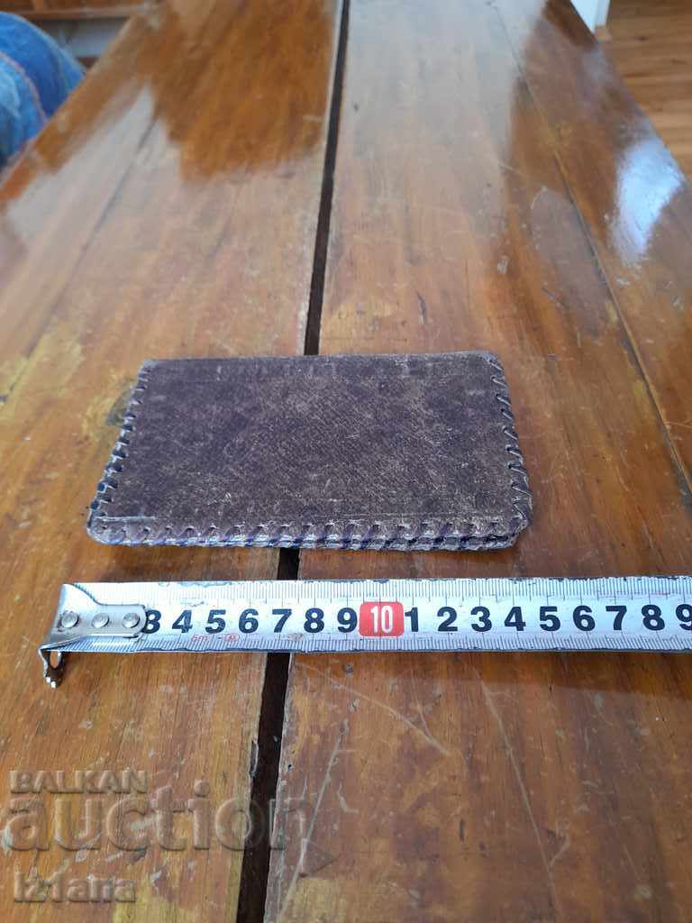 Portofel din piele vechi, portofel cu preț 14.00 BGN | € 7.16 Portofel din piele vechi, portofel cu preț 14.00 BGN | € 7.16