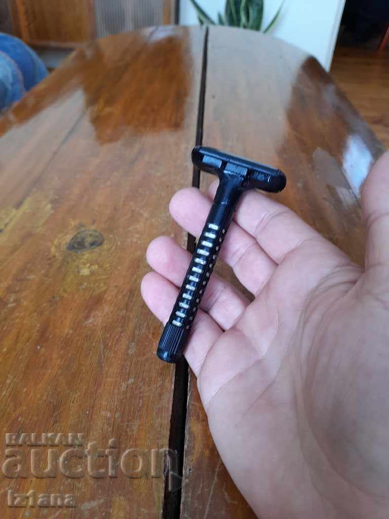 Old Wilkinson razor with price 10.00 BGN | € 5.11