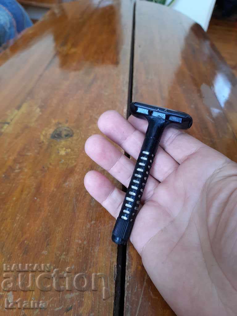 Auction  Old Wilkinson razor