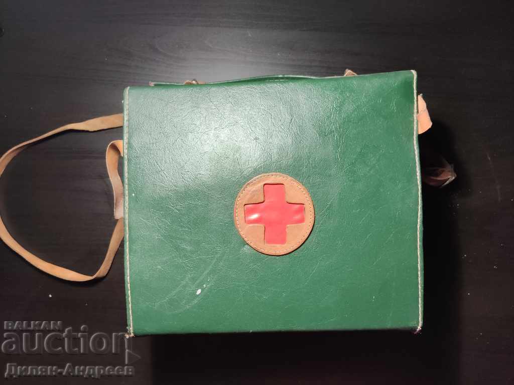 Delivery of Old medical bag, Red Cross - Complete set!