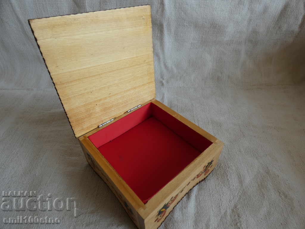 Bulgarian Football Federation BFF wooden box pyrographed with price 14.00 BGN | € 7.16 Bulgarian Football Federation BFF wooden box pyrographed with price 14.00 BGN | € 7.16